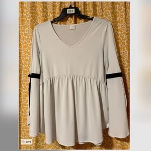 Cupio Flare Sleeve Top